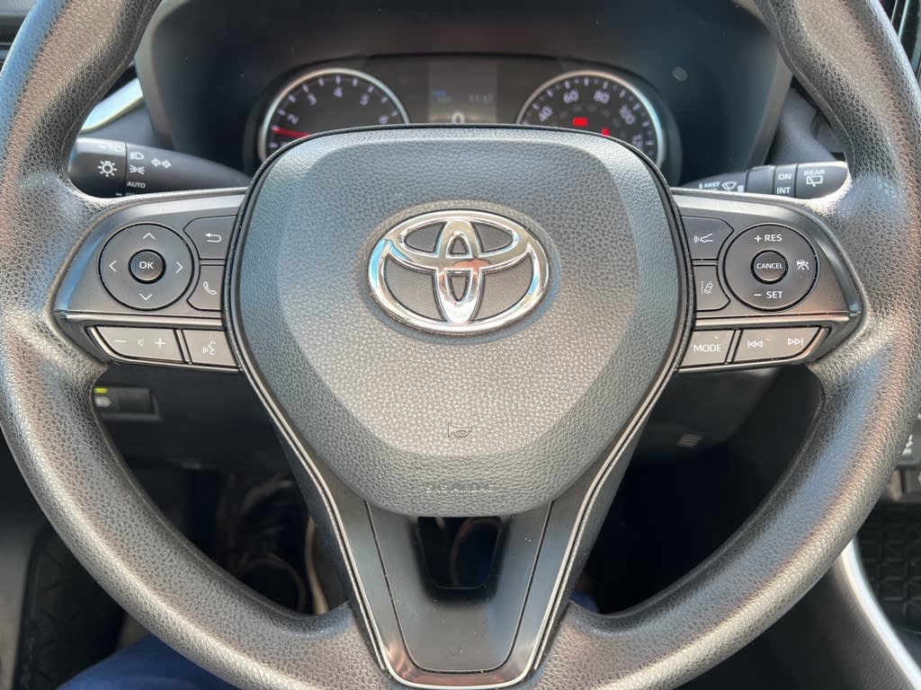 2022 Toyota RAV4 XLE 17