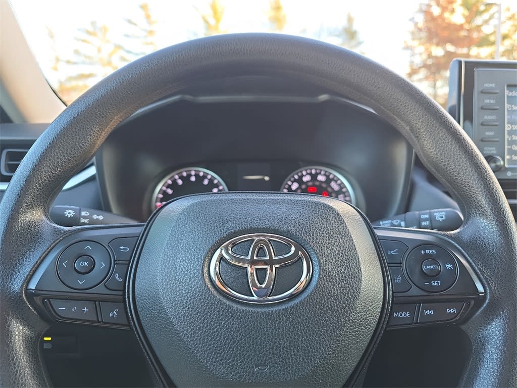 2022 Toyota RAV4 XLE 19