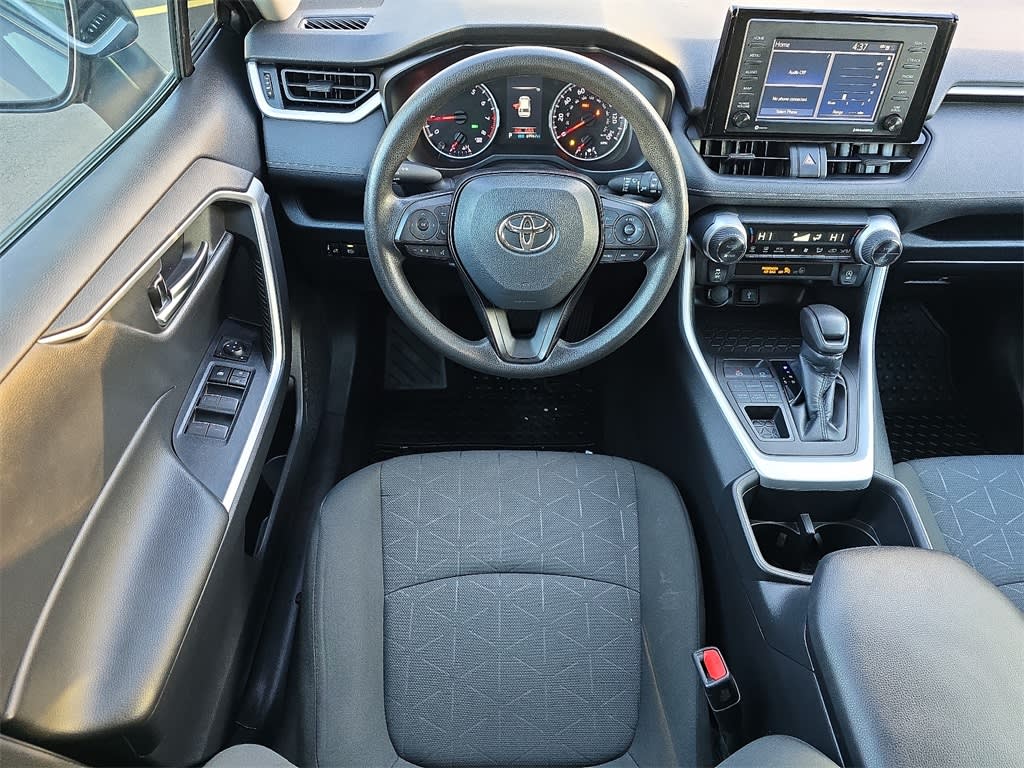 2022 Toyota RAV4 XLE 2