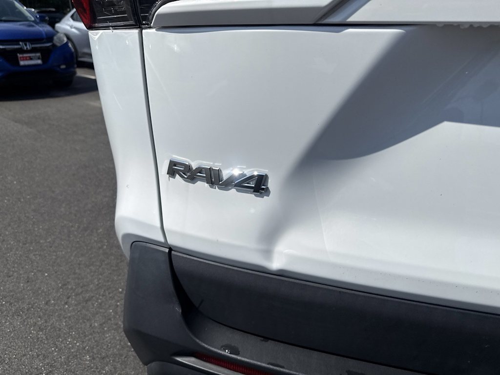 Thumbnail: 2022 Toyota RAV4 - 6