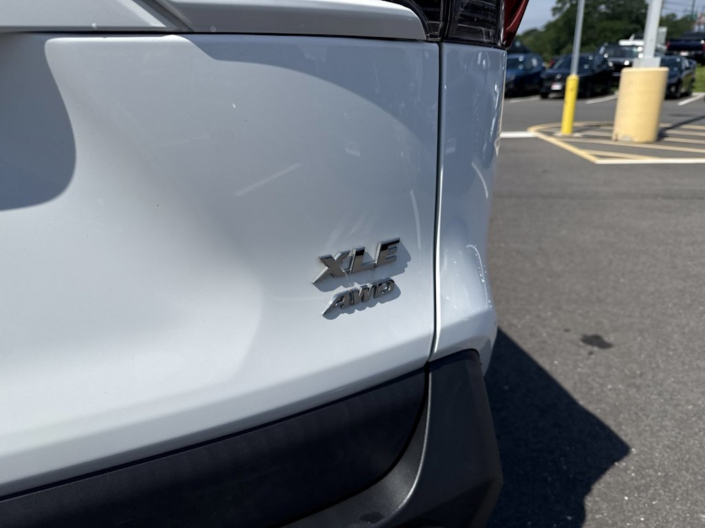 Thumbnail: 2022 Toyota RAV4 - 19
