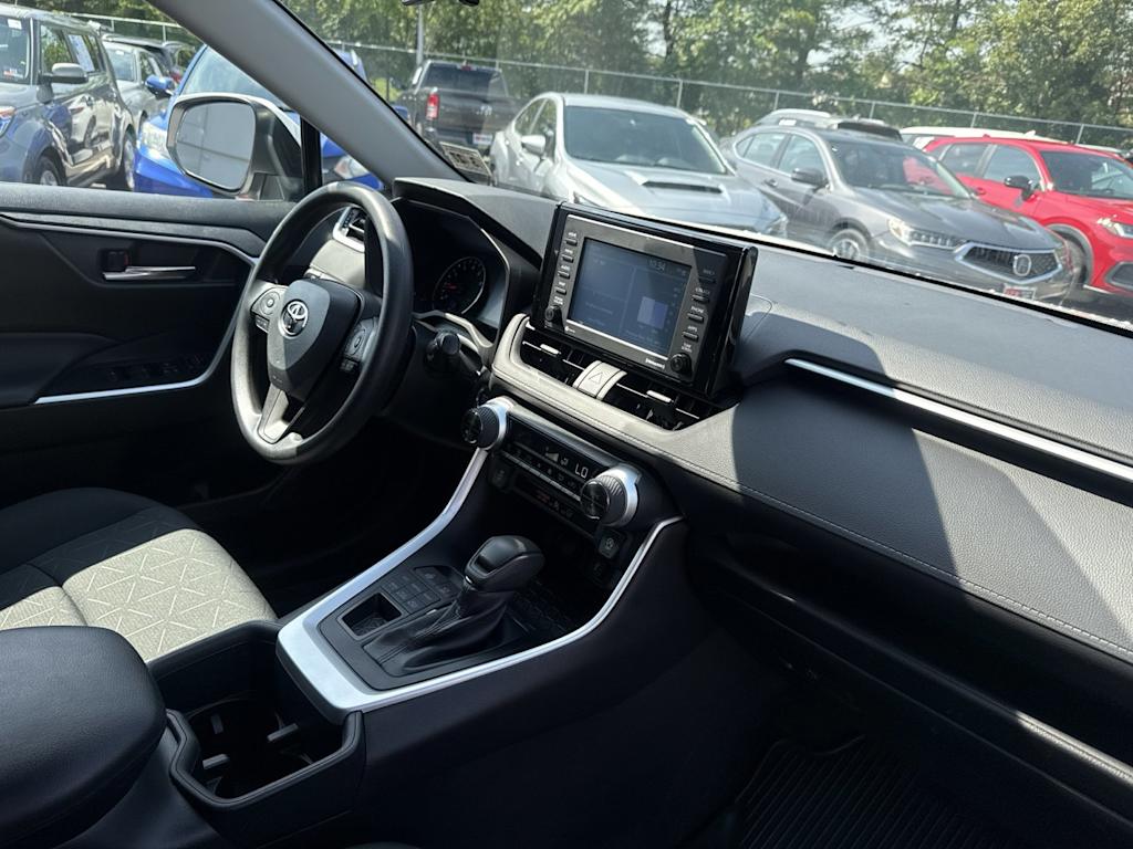 Thumbnail: 2022 Toyota RAV4 - 8