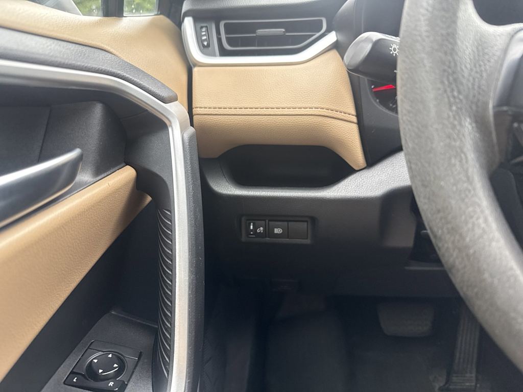 Thumbnail: 2021 Toyota RAV4 - 24