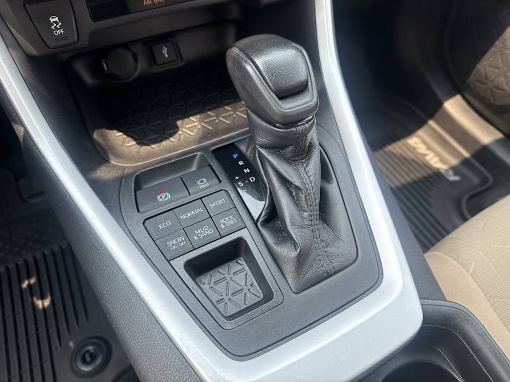Thumbnail: 2021 Toyota RAV4 - 15