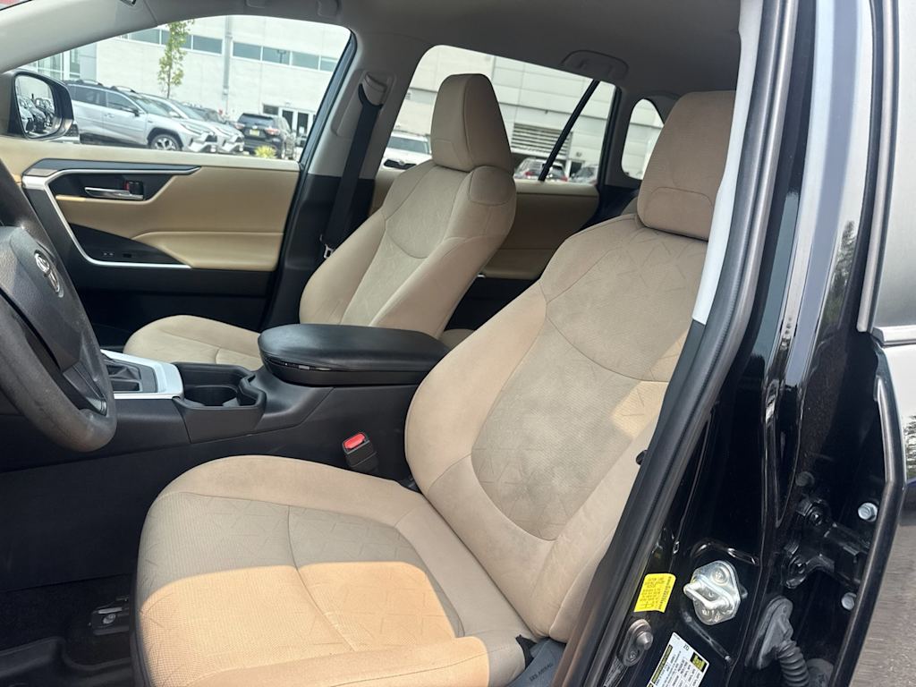 Thumbnail: 2021 Toyota RAV4 - 9