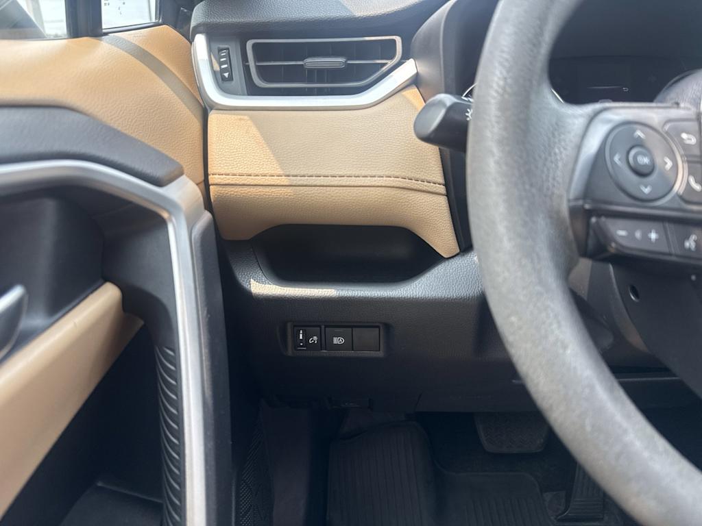 Thumbnail: 2021 Toyota RAV4 - 23