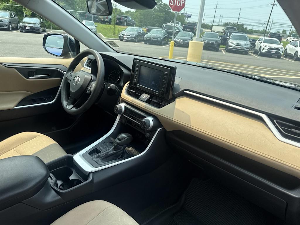 Thumbnail: 2021 Toyota RAV4 - 8