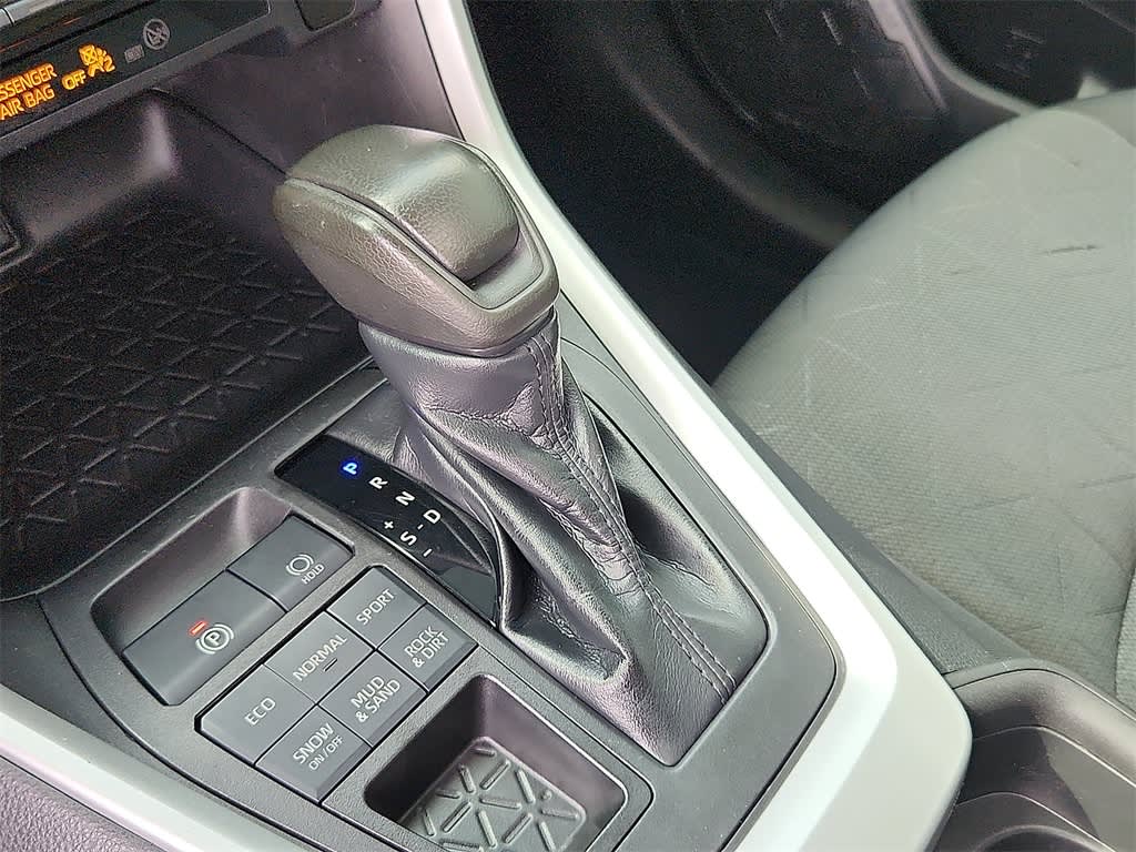 Thumbnail: 2019 Toyota RAV4 - 13