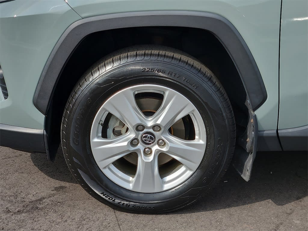 Thumbnail: 2019 Toyota RAV4 - 8