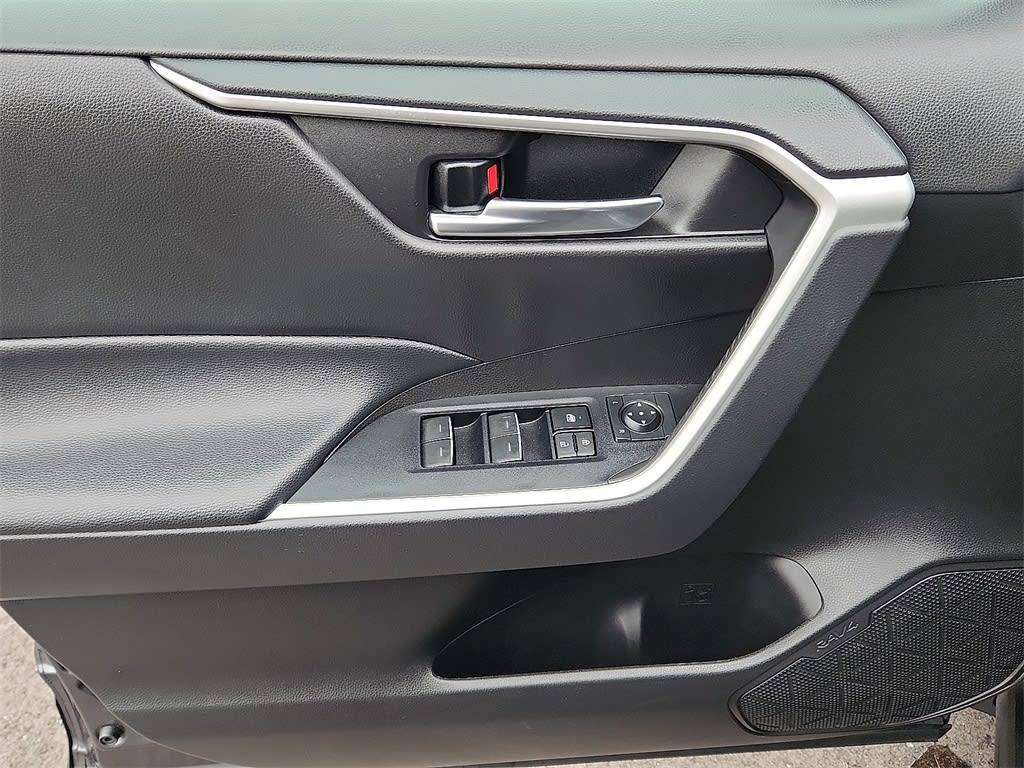 2022 Toyota RAV4 XLE 20