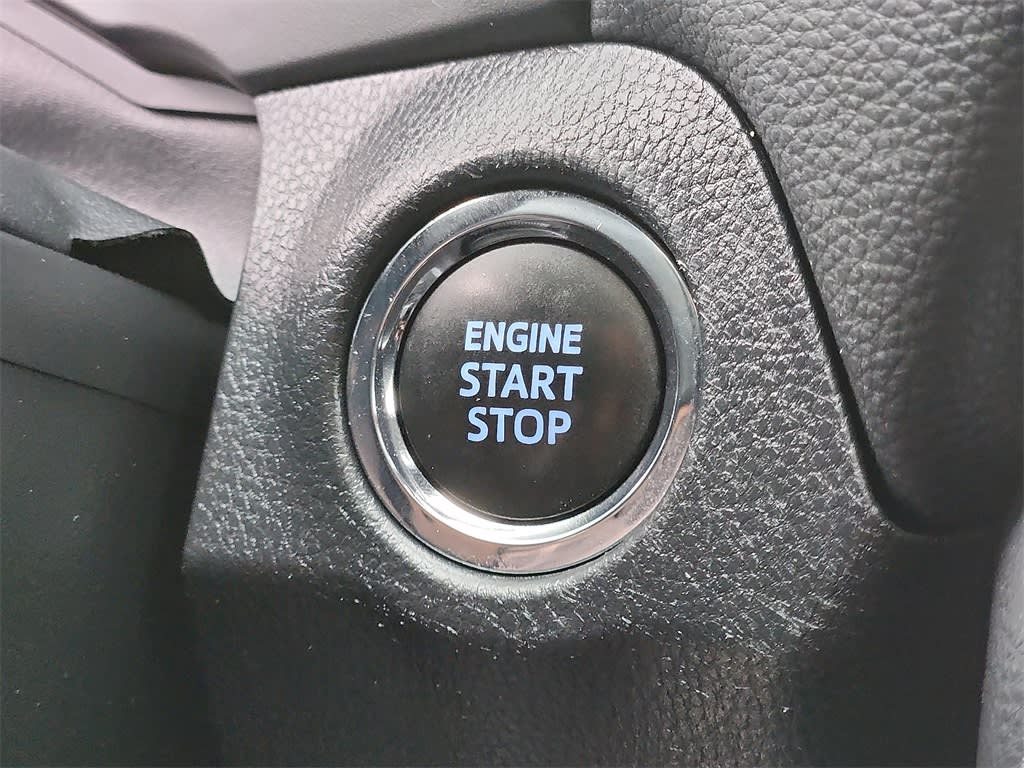 2022 Toyota RAV4 XLE 26