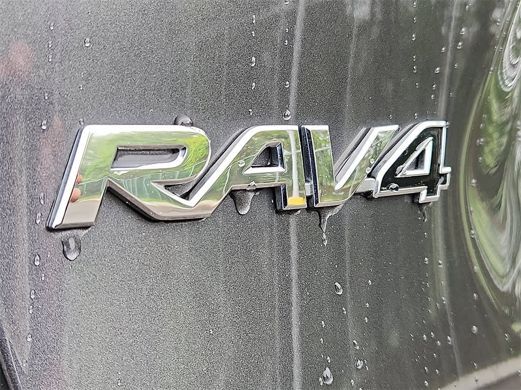 2022 Toyota RAV4 XLE 7