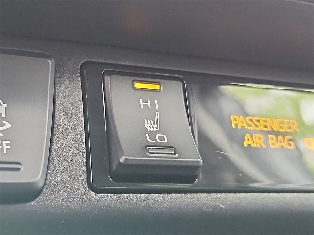 2022 Toyota RAV4 XLE 27