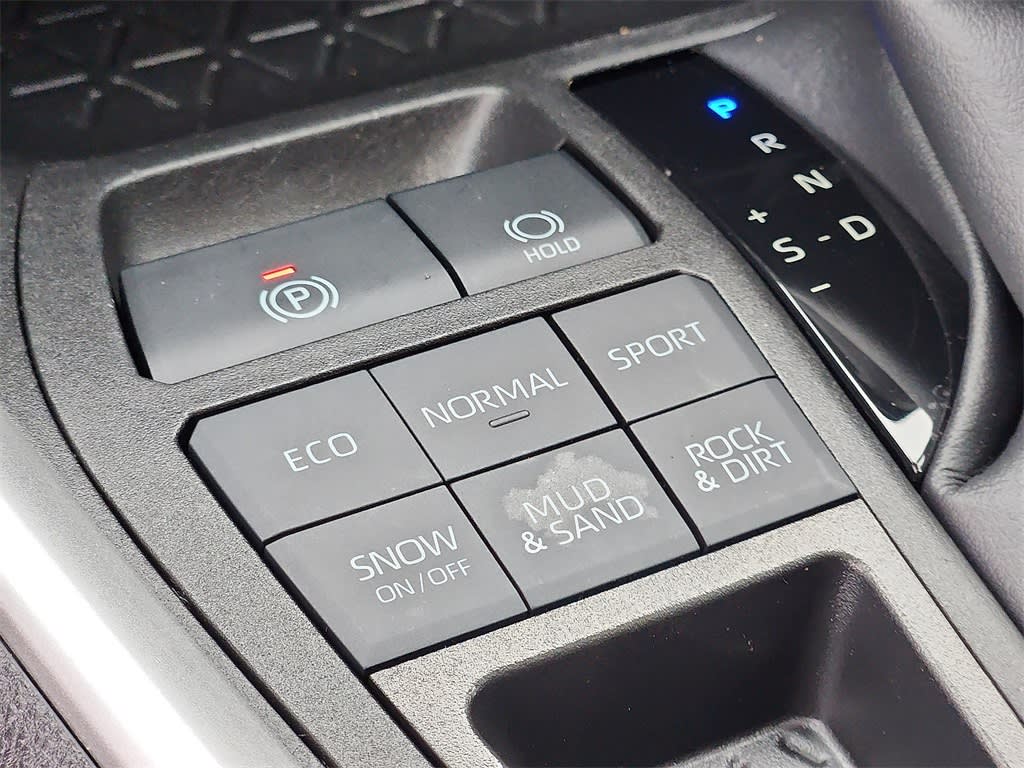 2022 Toyota RAV4 XLE 28