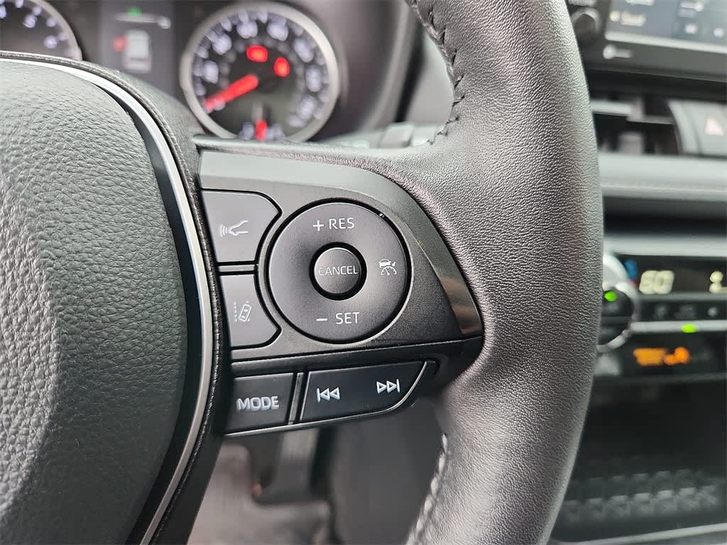 2022 Toyota RAV4 XLE 24