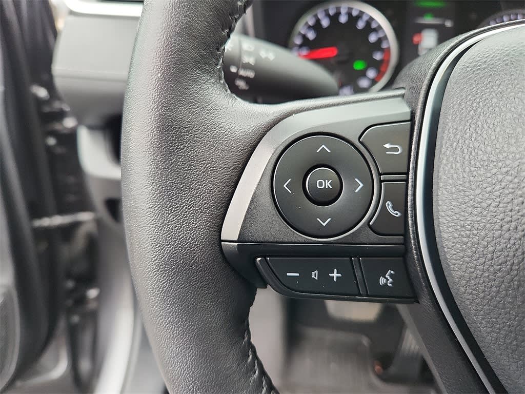 2022 Toyota RAV4 XLE 23