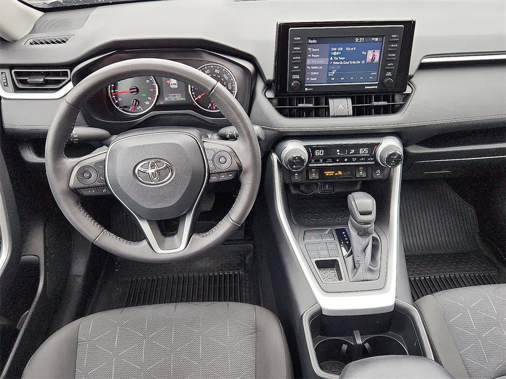 2022 Toyota RAV4 XLE 2