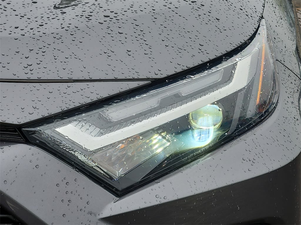 2022 Toyota RAV4 XLE 19