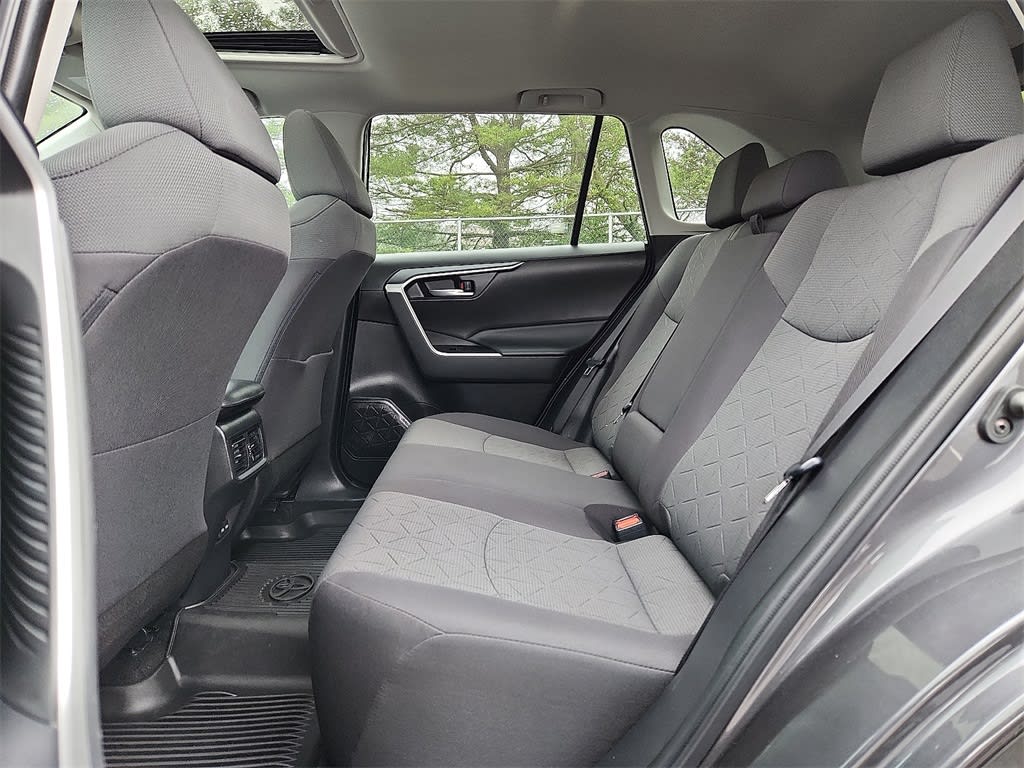 2022 Toyota RAV4 XLE 11