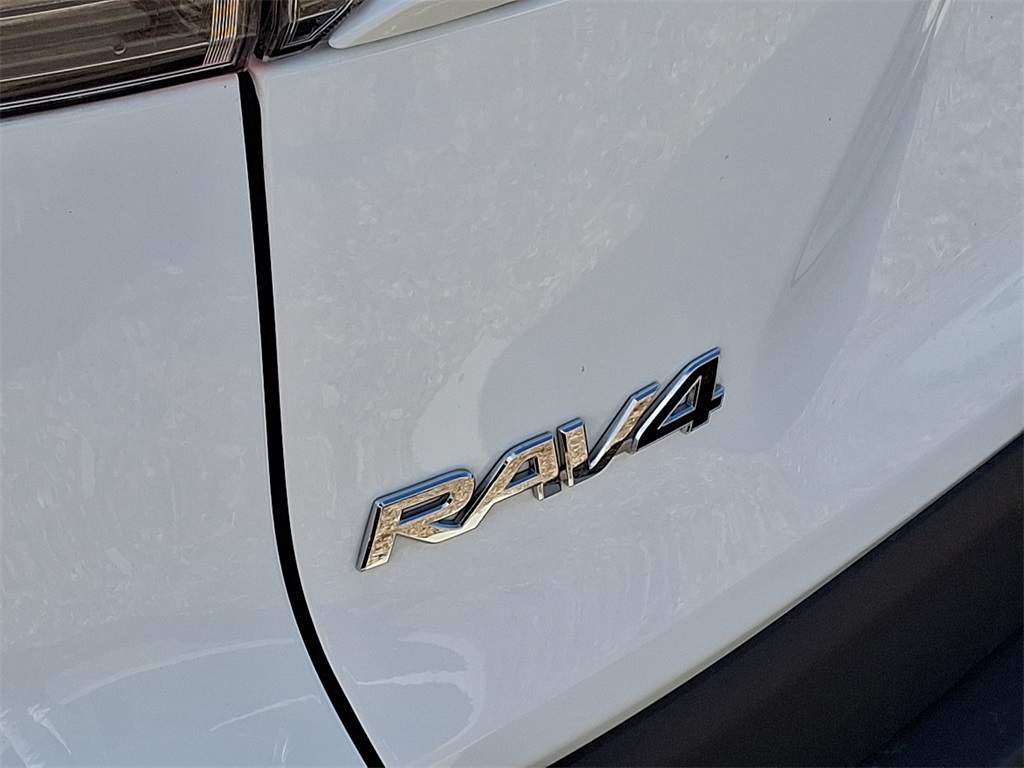 2023 Toyota RAV4 XLE 7