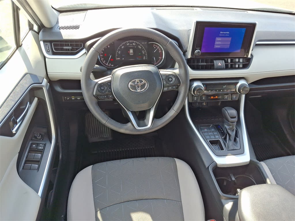 2023 Toyota RAV4 XLE 2