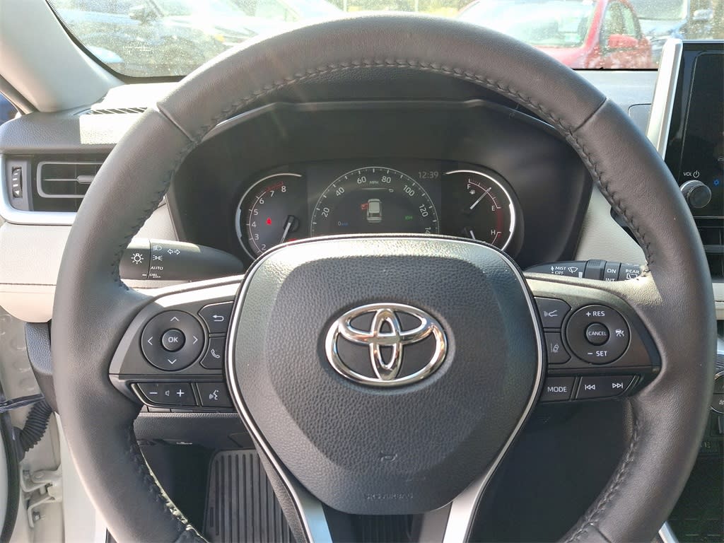 2023 Toyota RAV4 XLE 27