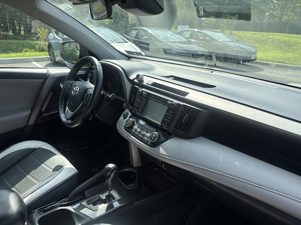 Thumbnail: 2018 Toyota RAV4 - 8