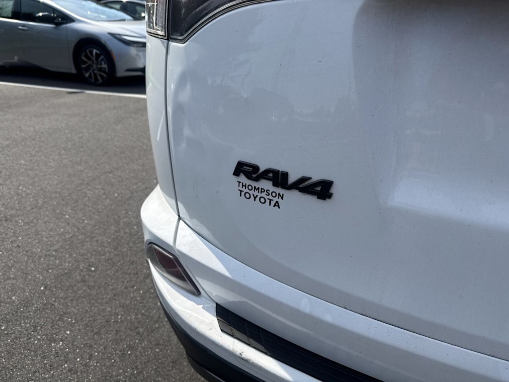 Thumbnail: 2018 Toyota RAV4 - 6