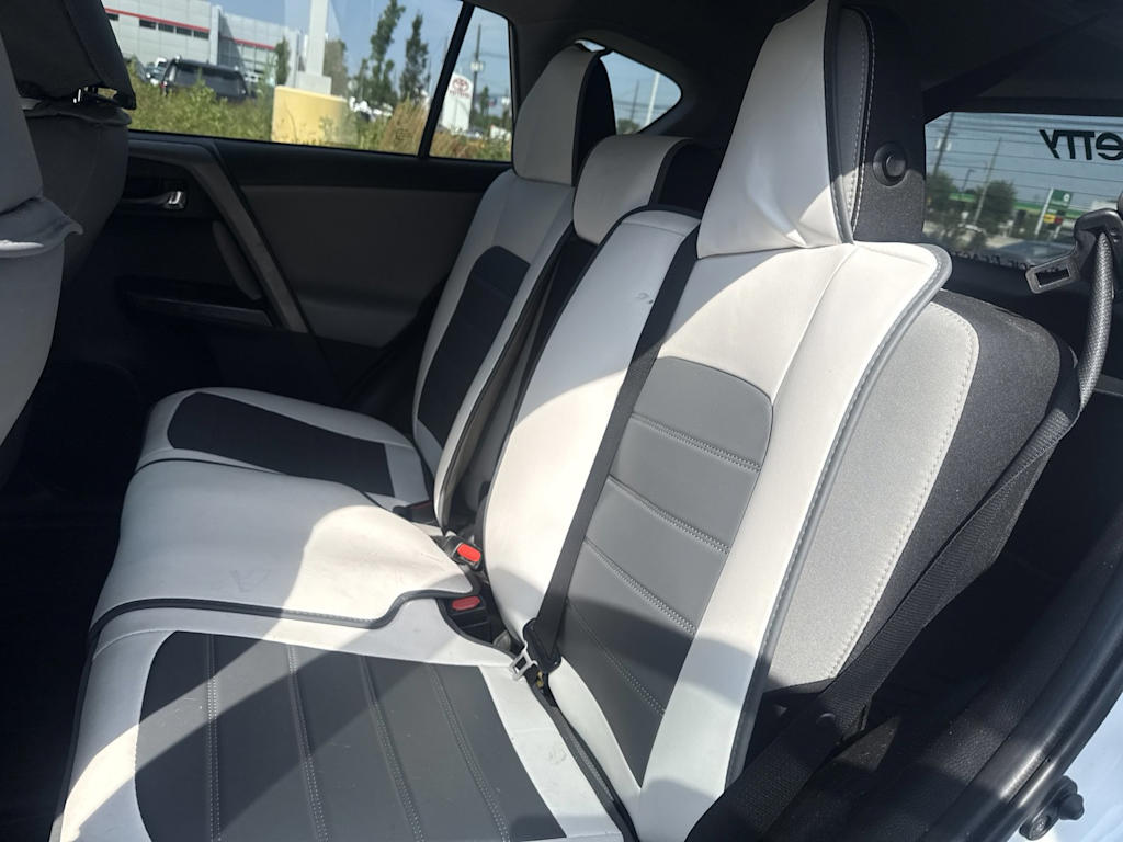 Thumbnail: 2018 Toyota RAV4 - 11