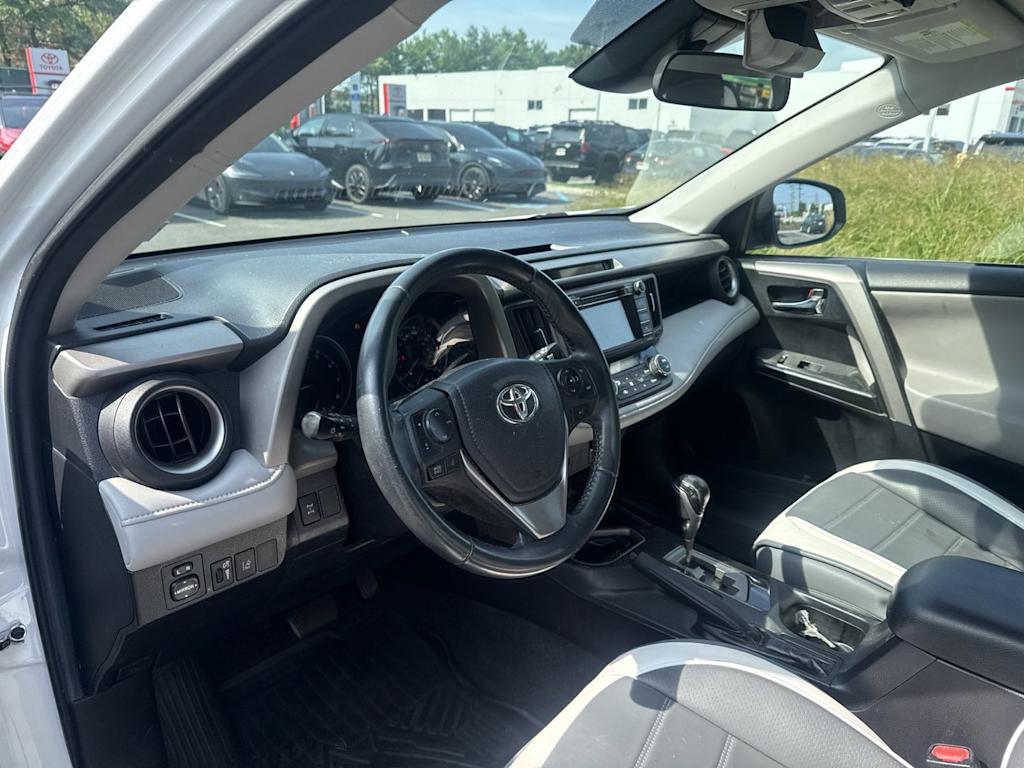 Thumbnail: 2018 Toyota RAV4 - 2