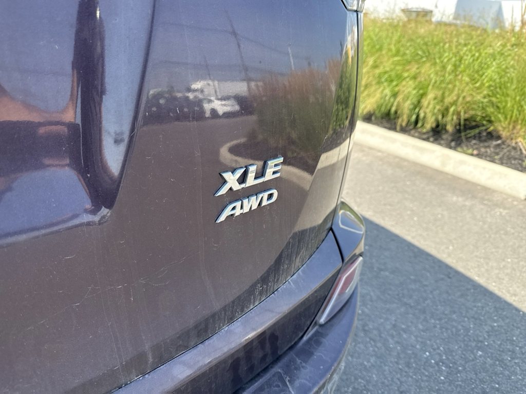 Thumbnail: 2018 Toyota RAV4 - 20