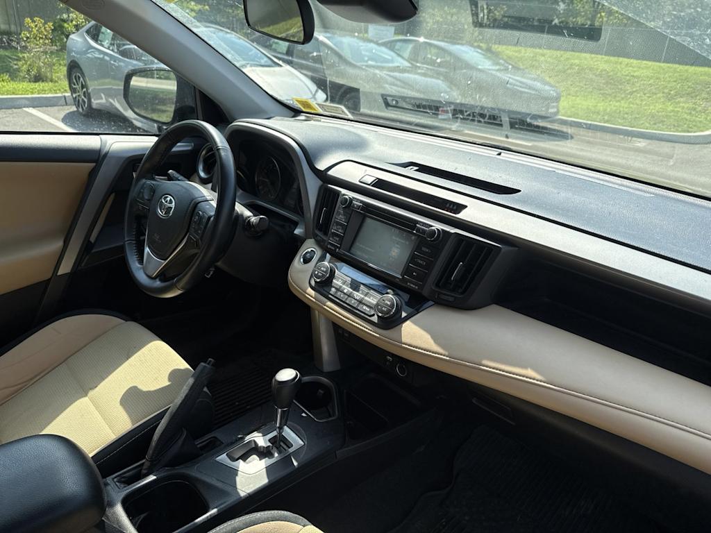 Thumbnail: 2018 Toyota RAV4 - 8