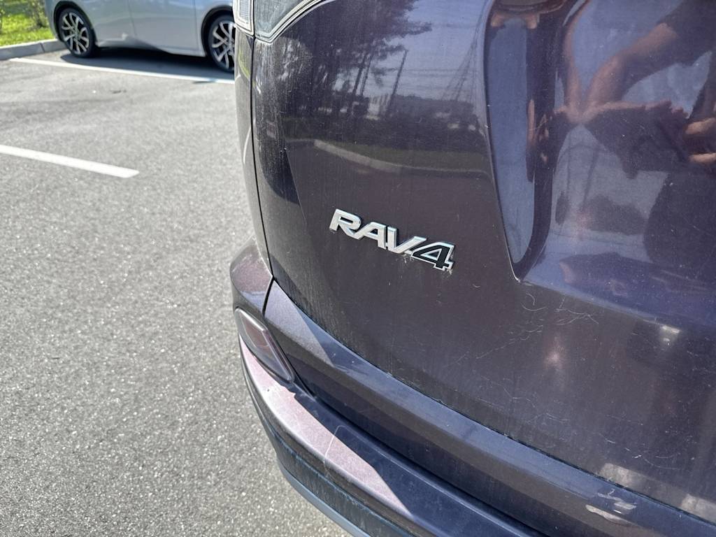 Thumbnail: 2018 Toyota RAV4 - 6