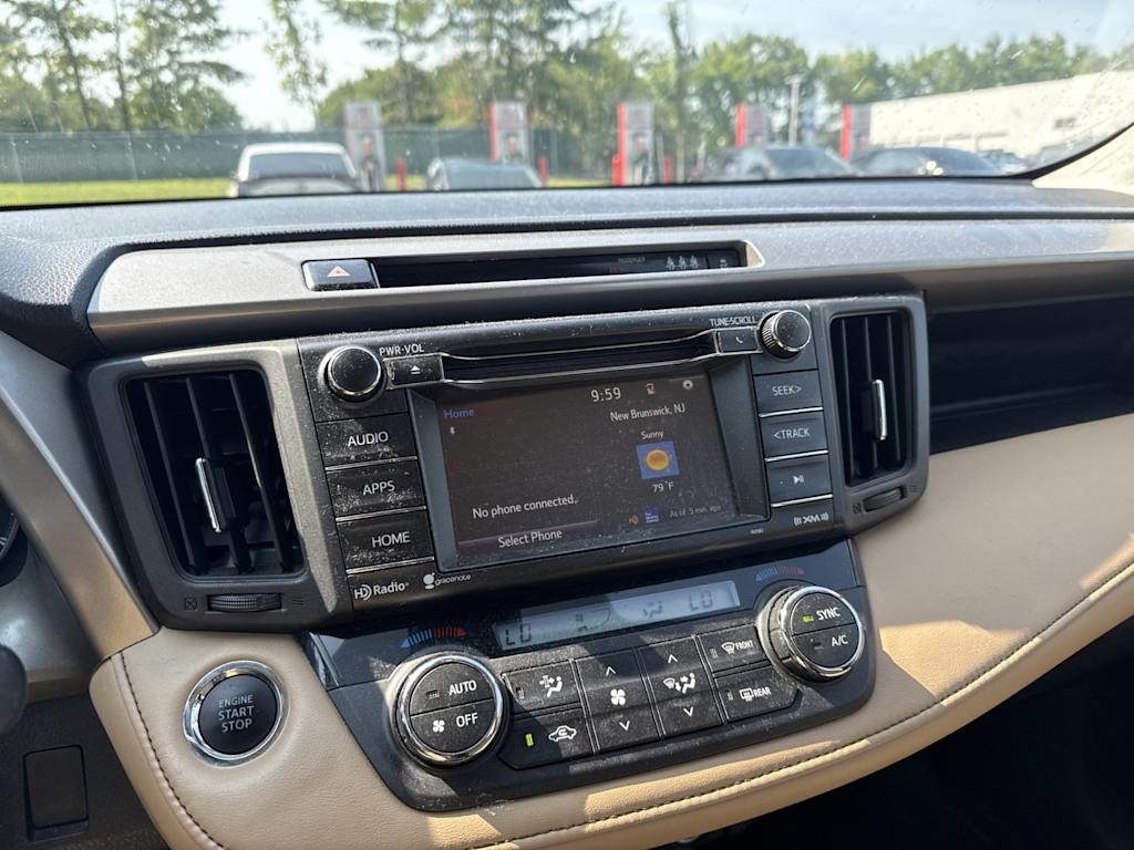 Thumbnail: 2018 Toyota RAV4 - 14