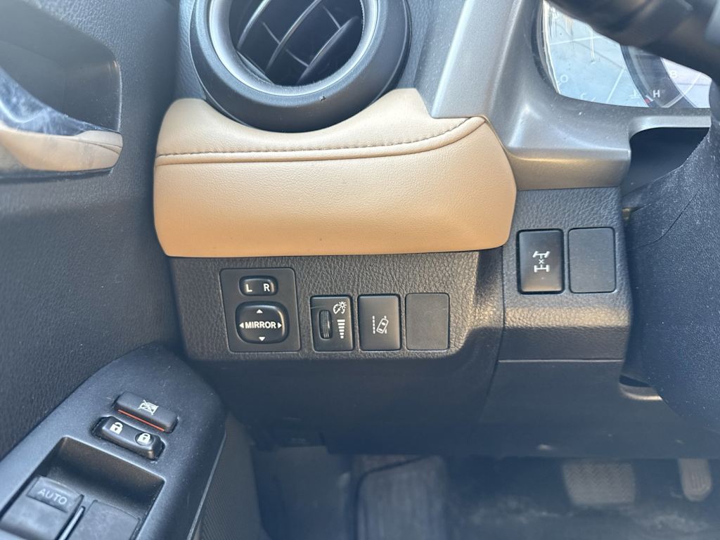 Thumbnail: 2018 Toyota RAV4 - 22