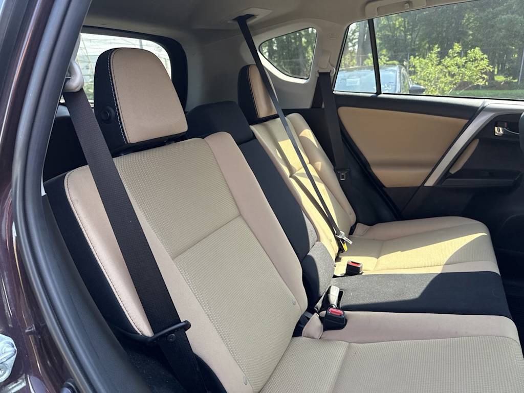 Thumbnail: 2018 Toyota RAV4 - 21
