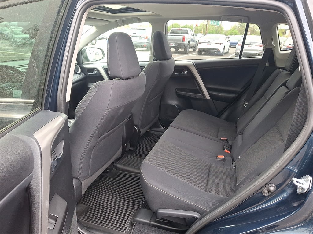 2017 Toyota RAV4 XLE 11