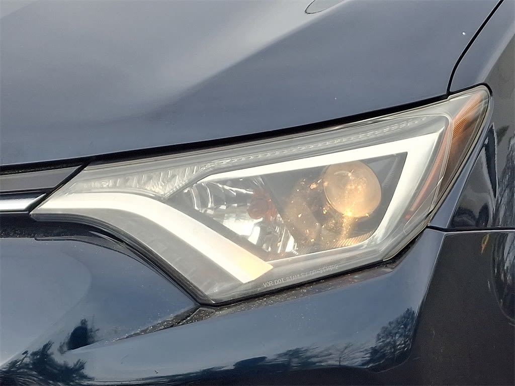 2017 Toyota RAV4 XLE 19