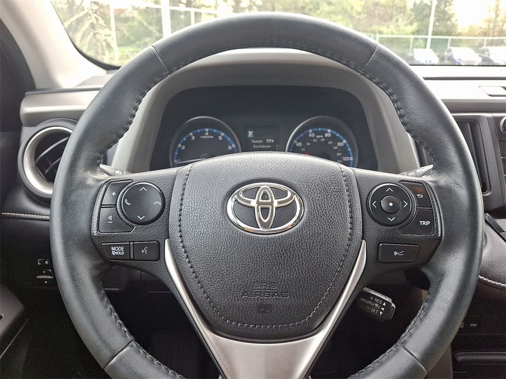 2017 Toyota RAV4 XLE 9