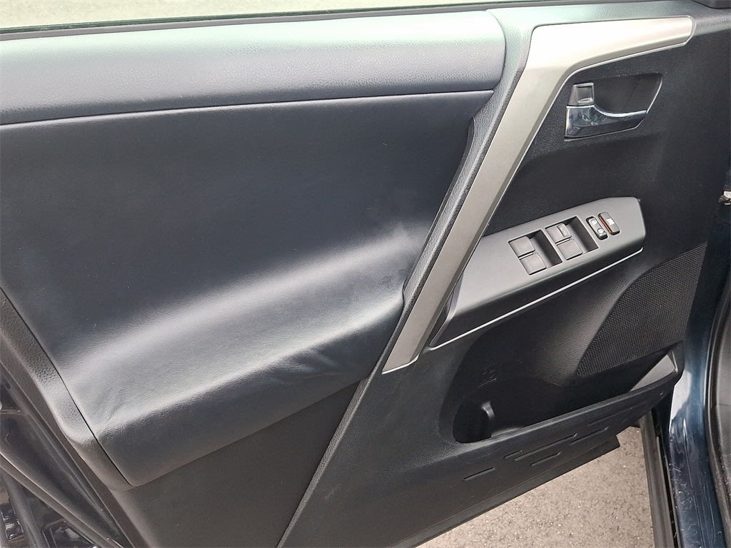 2017 Toyota RAV4 XLE 20