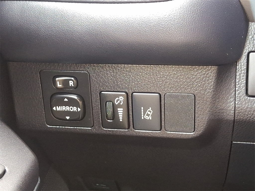 2017 Toyota RAV4 XLE 27