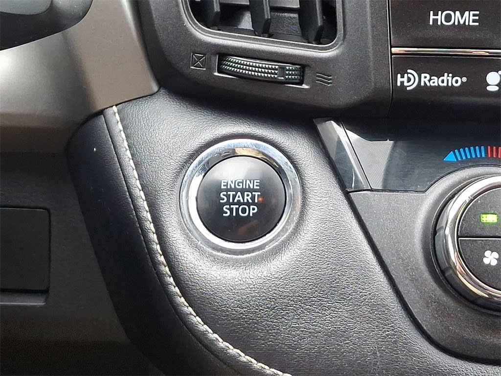 2017 Toyota RAV4 XLE 29