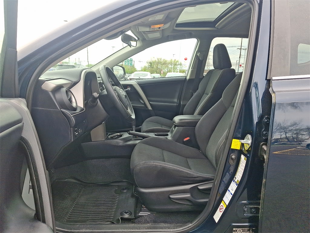 2017 Toyota RAV4 XLE 10