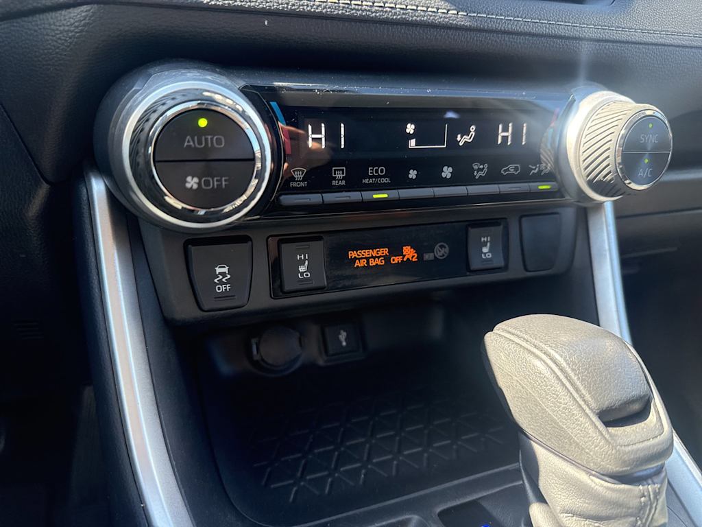 Thumbnail: 2020 Toyota RAV4 - 23