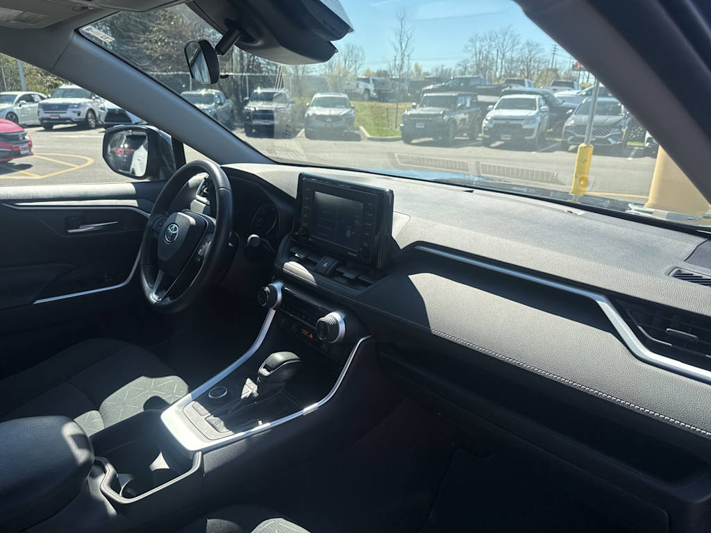 Thumbnail: 2020 Toyota RAV4 - 8