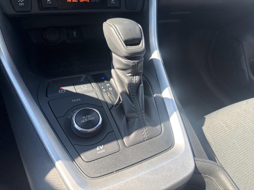 Thumbnail: 2020 Toyota RAV4 - 15