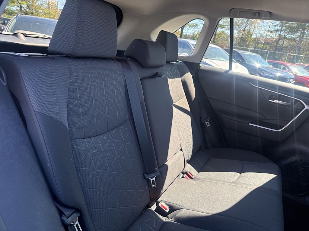 Thumbnail: 2020 Toyota RAV4 - 21