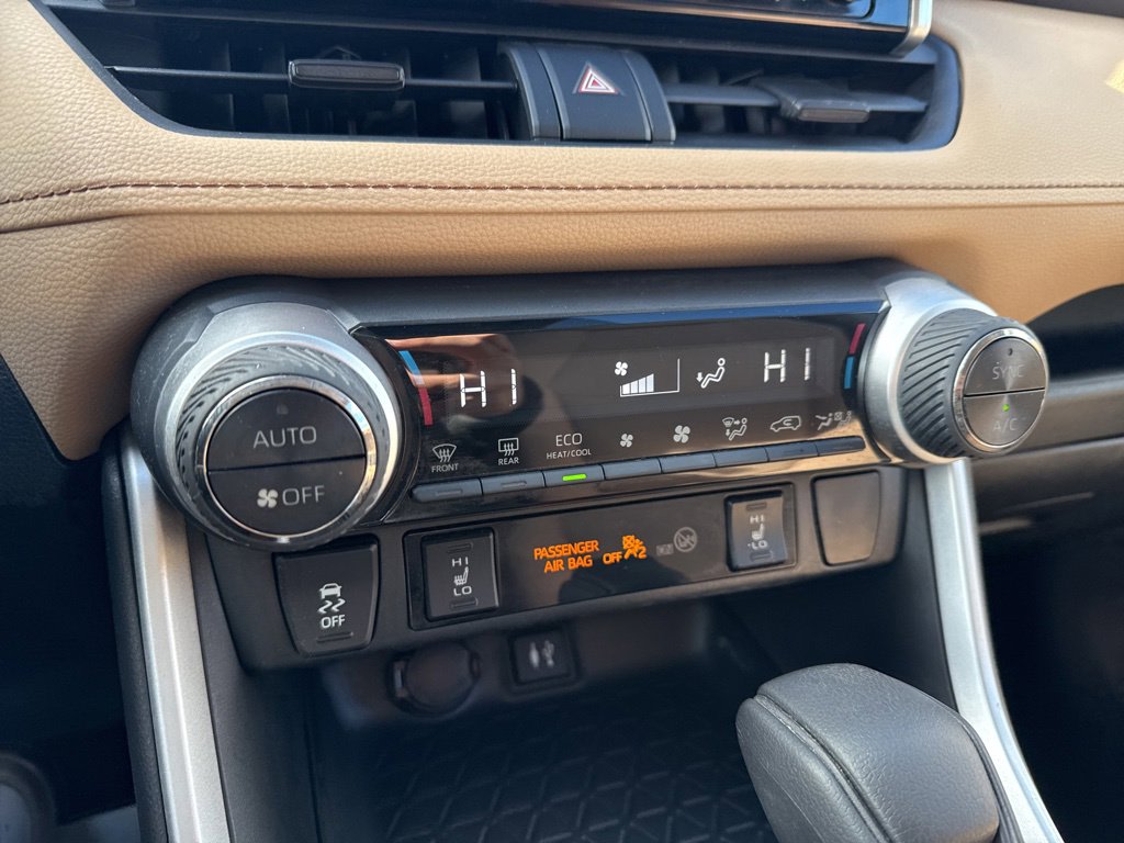 Thumbnail: 2019 Toyota RAV4 - 24