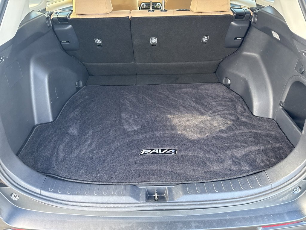 Thumbnail: 2019 Toyota RAV4 - 16