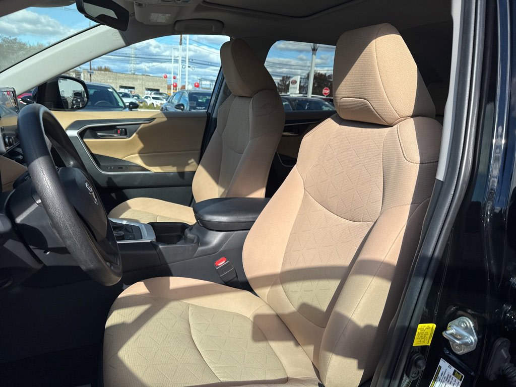 Thumbnail: 2019 Toyota RAV4 - 9